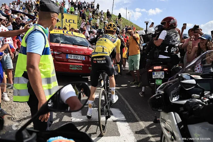 voeckler en motorrijder geschorst voor hinderen vingegaard