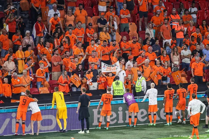 voetbal kijken kan vanaf achtste finales weer in de kroeg