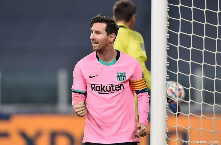 voetbalvedette messi betuigt steun aan geopereerde maradona