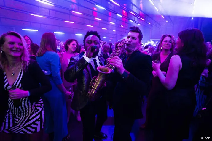voetjes weer ouderwets van de vloer op boekenbal