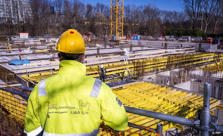 volkerwessels verkoopt installatie en telecombedrijf aan triton