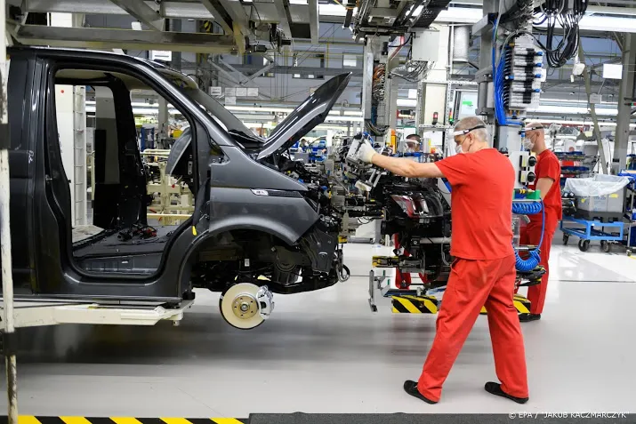 volkswagen verkoopt bijna kwart minder autos