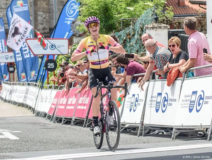 vollering wint ook laatste etappe in ronde van itzulia