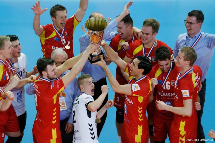 volleybalbeker voor dynamo en sliedrecht