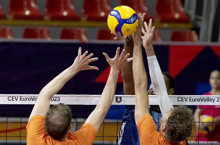 volleyballers verliezen bij ek in vier sets van polen
