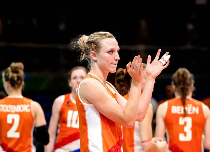volleybalster pietersen naar modena