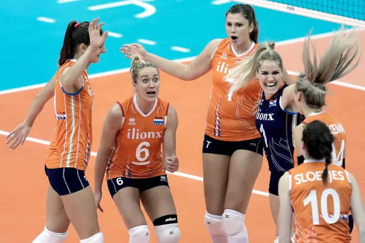 volleybalsters naar halve finales wk