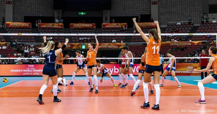 volleybalsters starten ek met zege op roemenie