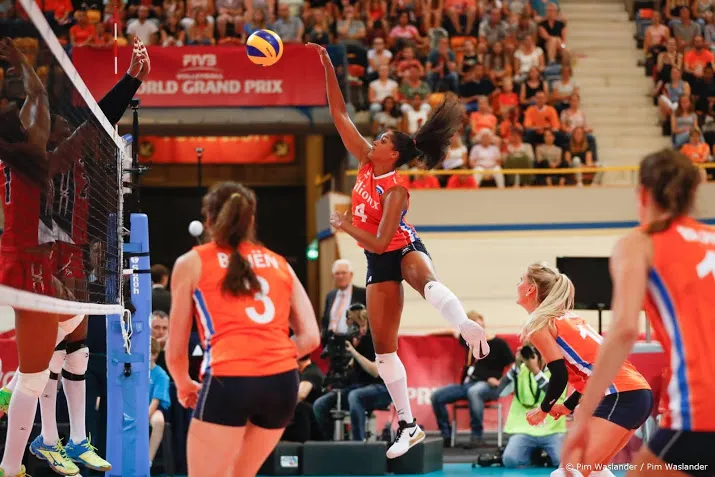 volleybalsters verliezen voor vijfde keer