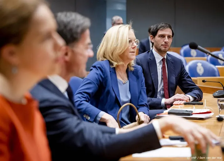 volt wil cda uit kabinet groenlinks en pvda erin