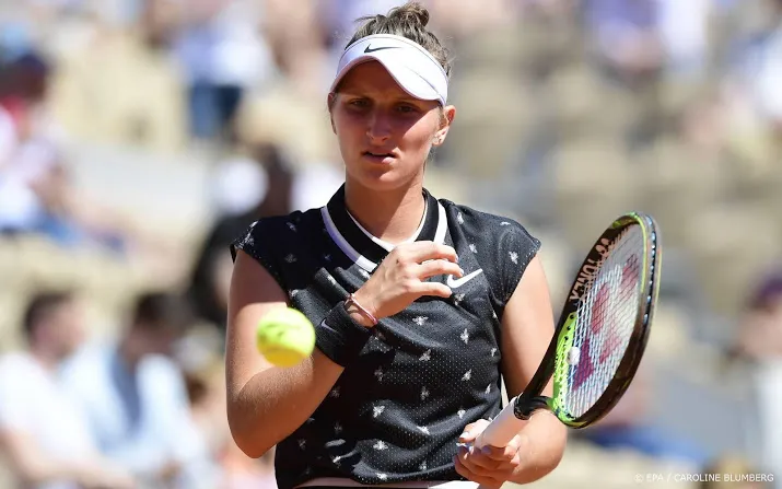 vondrousova naar laatste acht in parijs