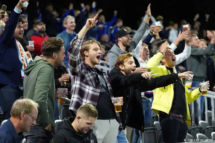 voor het eerst in ruim 15 jaar weer voetbal in vol stadion