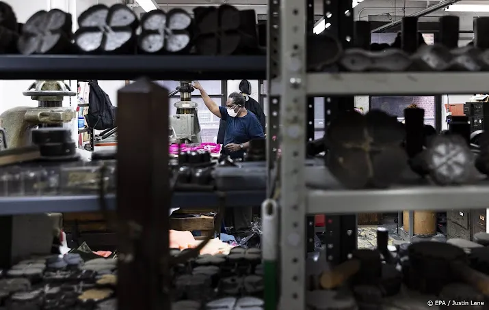 voor het eerst sinds mei 2020 krimp in bedrijvigheid industrie vs