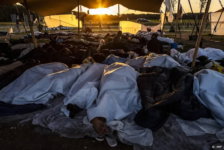 voor tweede nacht op rij sliepen 700 mensen buiten in ter apel