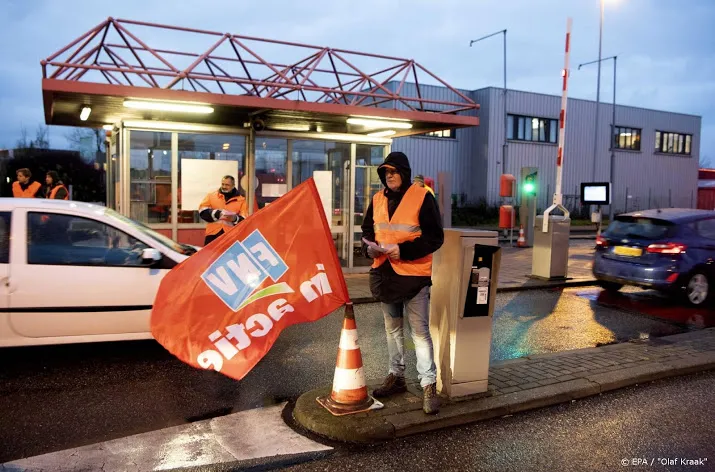voorlopig geen grote ontslagronde bij tata steel in ijmuiden