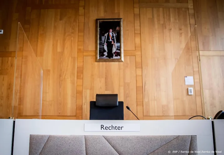 voormalig officier van justitie voor rechter in zedenzaak