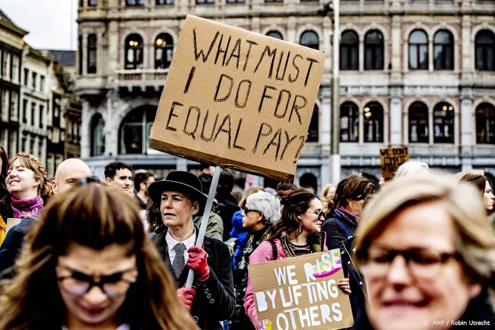 voorvechtster vrouwen in politiek samuel wint emancipatieprijs