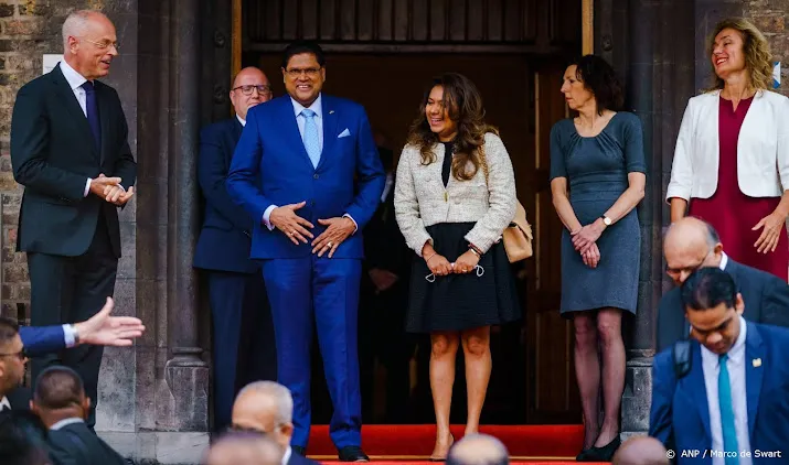 voorzitter eerste kamer zon schijnt weer in relatie met suriname