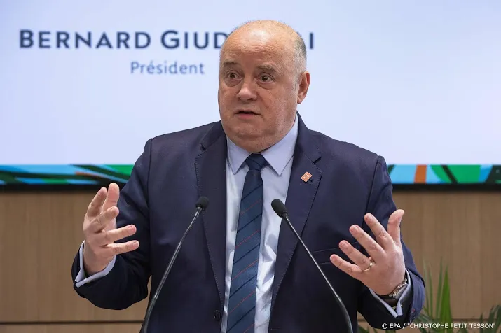 voorzitter franse tennisbond roland garros met publiek