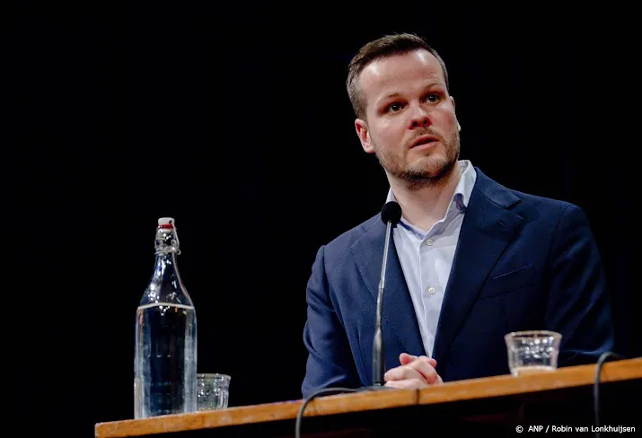 voorzitter presidium amsterdamse gemeenteraad weg om metoo grap