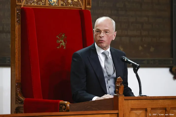 voorzitter wil woord tribunaal niet meer horen in eerste kamer