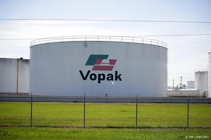 vopak verkoopt drie terminals rotterdam voor ruim 400 miljoen