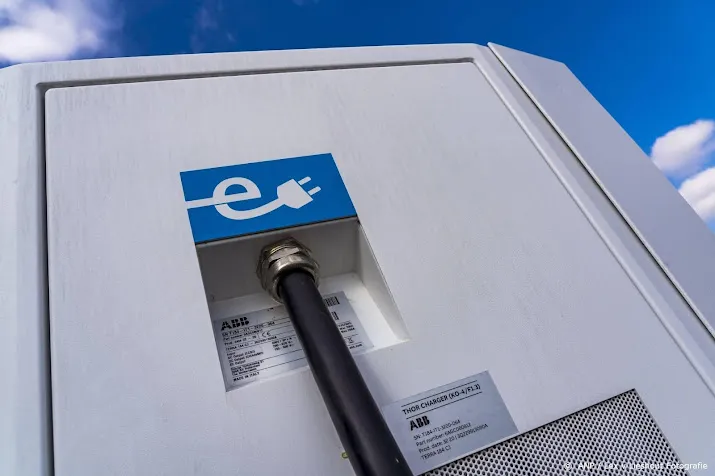 vorig jaar wereldwijd kwart meer in energietransitie gestoken