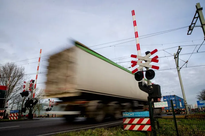 vrachtwagen moet schoner en veiliger