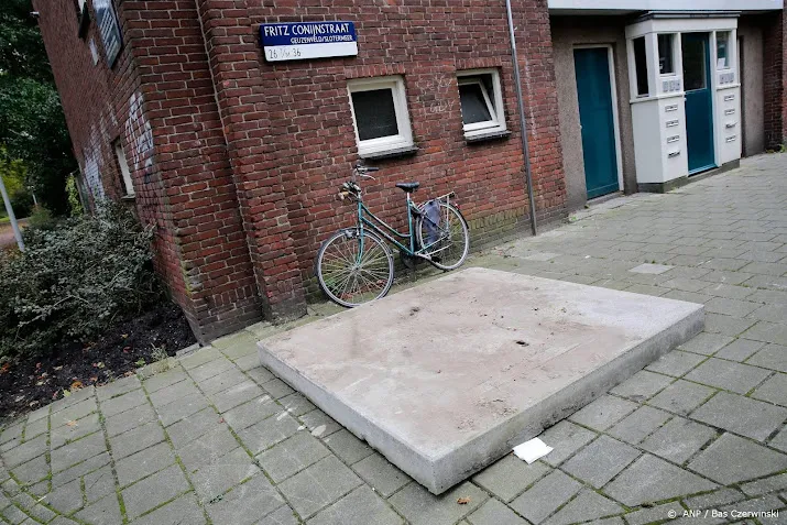 vrouw die baby in container zou hebben achtergelaten voor rechter
