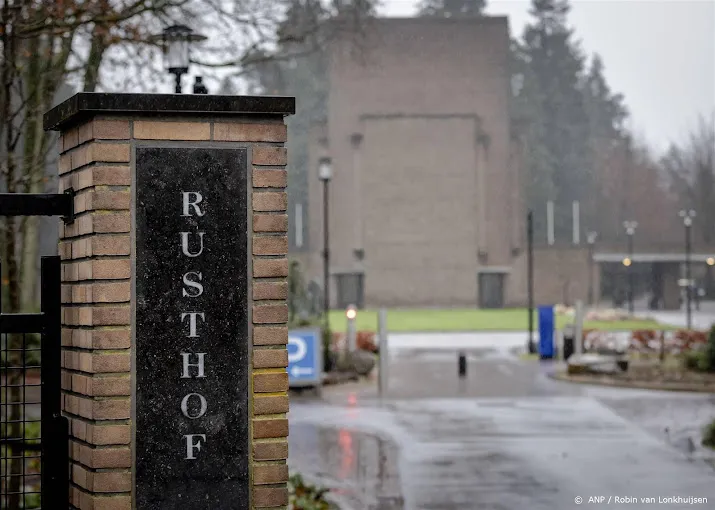 vrouw vervolgd voor grafschennis na seance begraafplaats rusthof