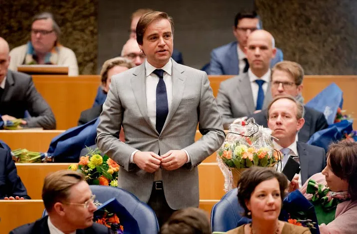 vvd kamerlid azmani wil naar brussel