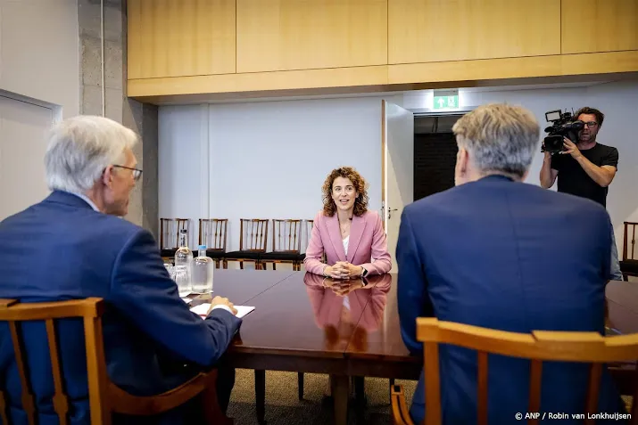 vvder hermans als eerste ontvangen door schoof en van zwol