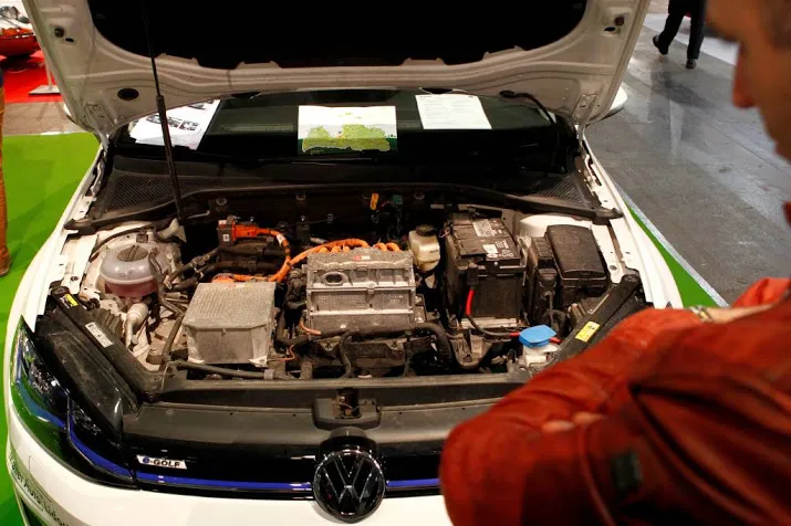 vw schakelt tandje bij met elektrisch rijden