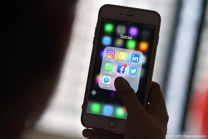 waakhond onderwijs moet voorzichtig zijn met sociale media