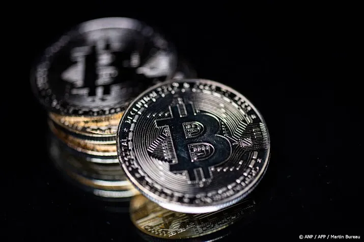 waarde bitcoin breekt door 65 000 dollar richting nieuw record