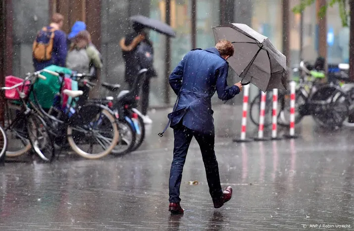waarschuwing voor onstuimig herfstweer donderdag