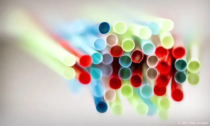 waarschuwing voor verboden weekmakers in kinderrietje met eend