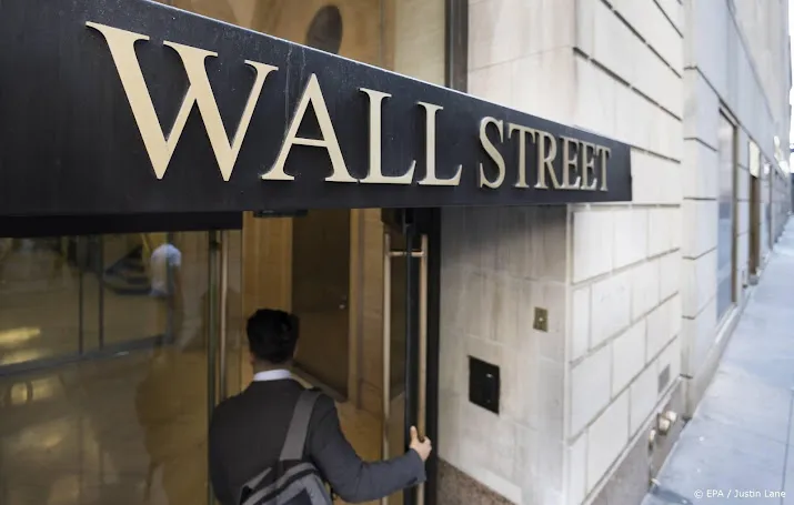 wall street begint afwachtend voor fed notulen komen