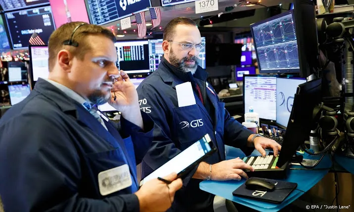 wall street blijft dicht bij huis bij opening