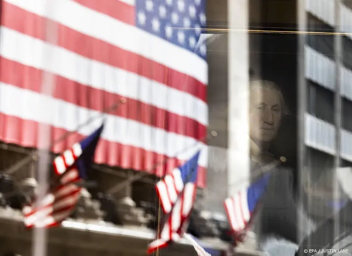 wall street hoger na grote stroom cijfers facebook verliest