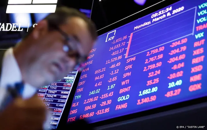 wall street kleurt dieprood na afkoelingsperiode