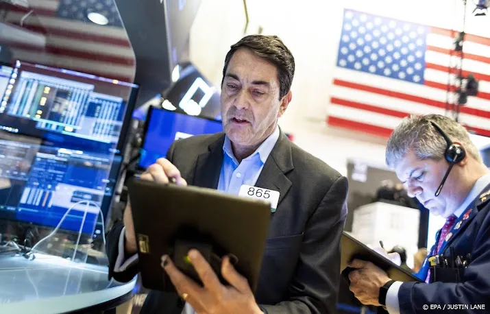 wall street naar nieuwe records na besluit afbouw coronasteun fed