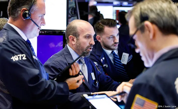 wall street opent lager