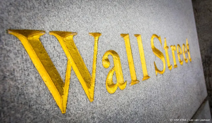 wall street opent licht lager