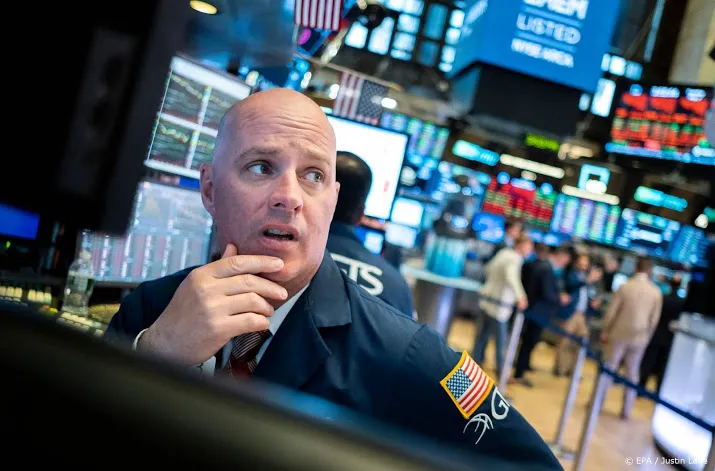 wall street opent licht lager