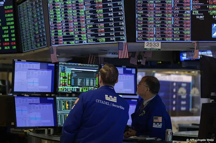 wall street opnieuw omlaag door rentezorgen beleggers