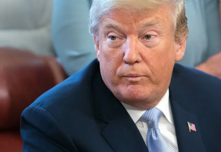 wall street sluit lager na oorlogstaal trump
