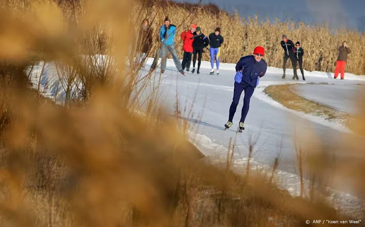 warme winters nekken langste kunstijsbaan ter wereld