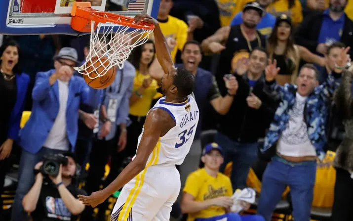 warriors delen eerste tik uit in nba finale