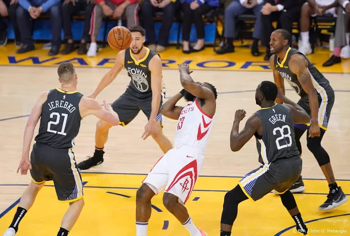 warriors winnen ook tweede duel met rockets